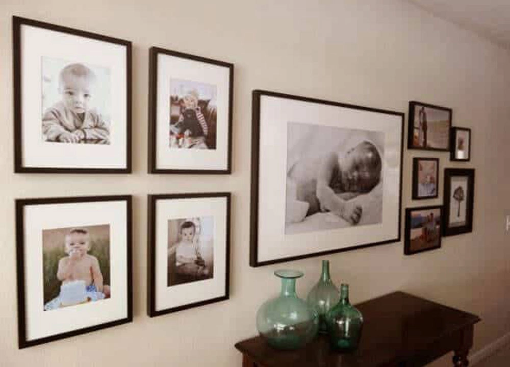 Inspiring gallery wall with mixed frame sizes